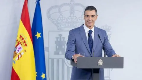 La JEC estima las denuncias de PP y Alvise y expedienta a Sánchez por la rueda de prensa en Moncloa donde anunció los decretos de vivienda