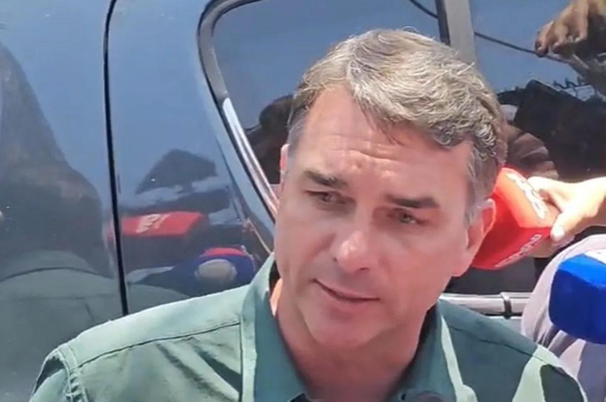 Flávio Bolsonaro registra presença e deve votar PEC da 6x1 no Senado
