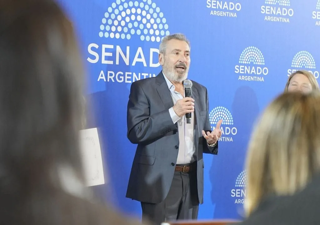 Distinguen a Daniel Vila y al Grupo América por su compromiso solidario con los valores humanos y comunitarios