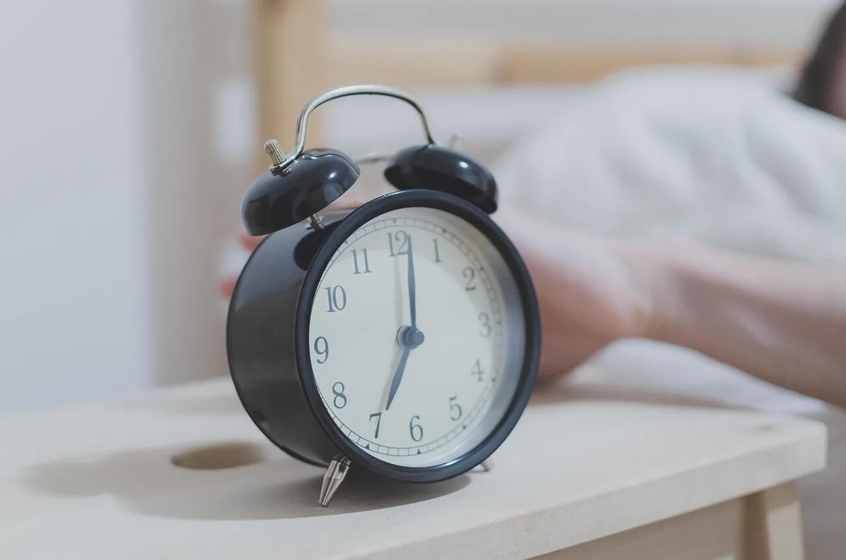 Mudanças de hora. Qual o horário que faz melhor à saúde?