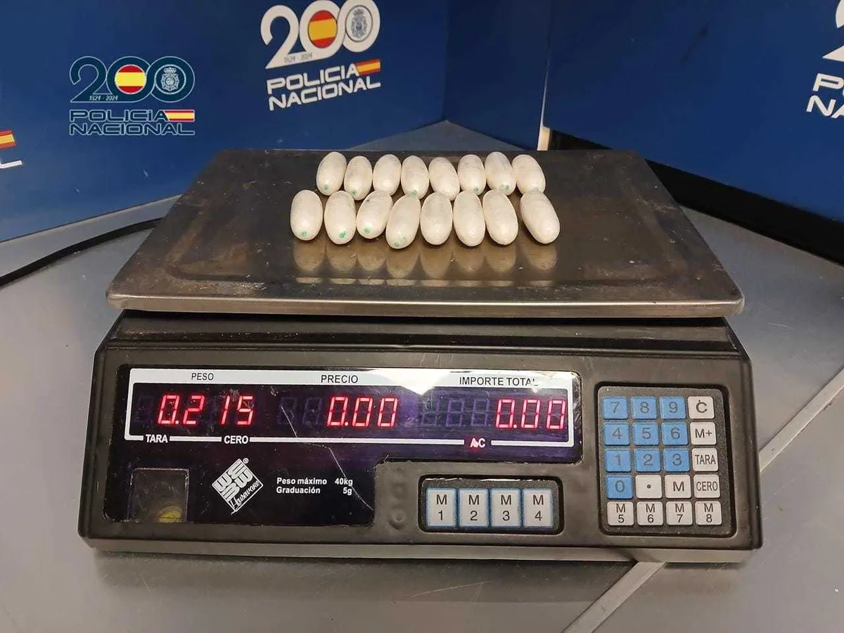 Detenida en Barajas una mujer embarazada que transportaba 69 bultos con cocaína en el interior de su cuerpo
