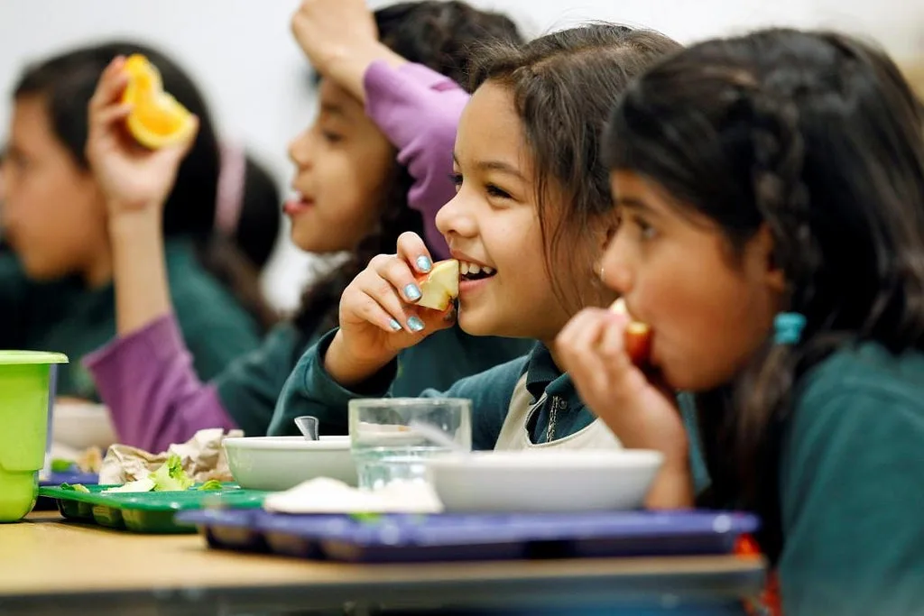 Cantinas escolares cortam nos doces. E adeus nuggets, rissóis