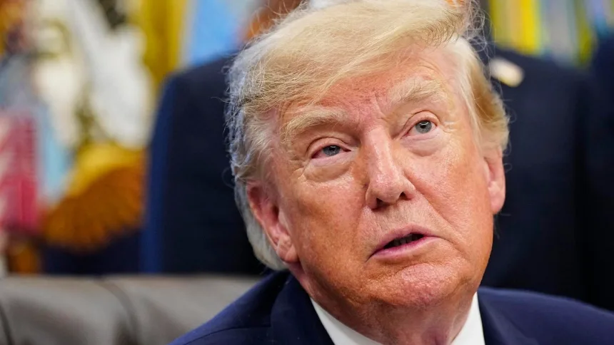 Aprobación de Trump cae a su mínimo histórico a semanas de las elecciones de medio término