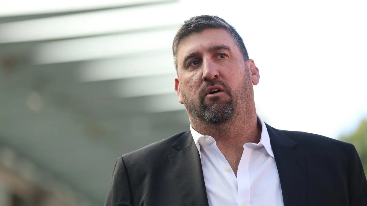 Sydney Swans coach Dean Cox refuses to answer questions regarding incident at Melbourne team hotel