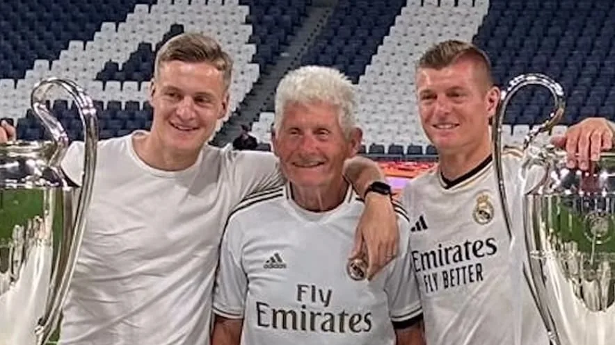 Traurige Nachricht im Podcast verkündet - Toni und Felix Kroos trauern um ihren Opa