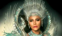 Paolla Oliveira posa de vestido transparente e fãs comemoram: “Maravilhosa”