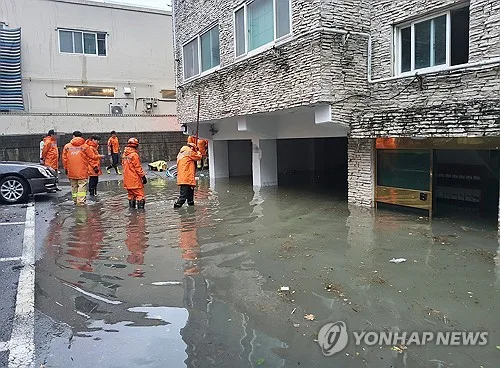 남부 시간당 최대 124.6㎜ 집중호우…침수·고립·통제 잇따라