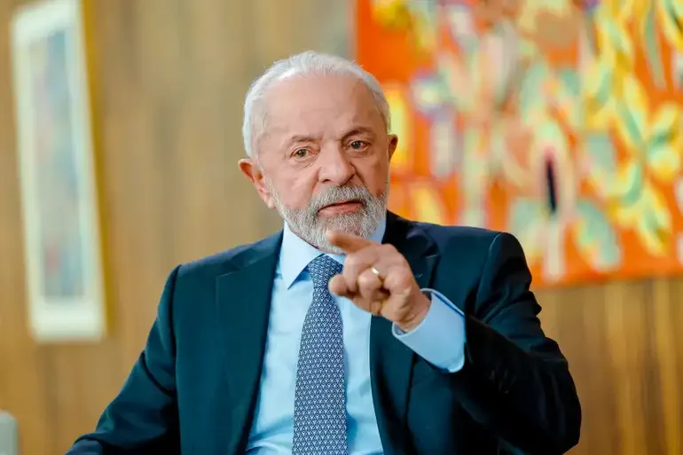 Lula anuncia ofensiva federal contra facções e defende maioridade penal aos 16