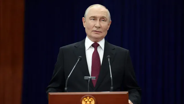 Putin rejeita negociar com "terroristas" após alerta de Zelensky