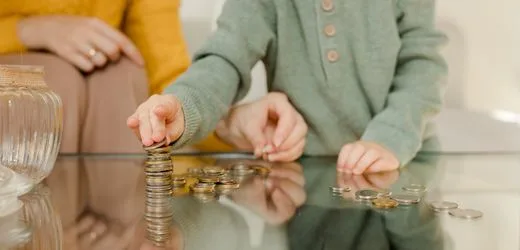 Frühstartrente: Wie aus zehn Euro im Monat 50.000 Euro werden sollen