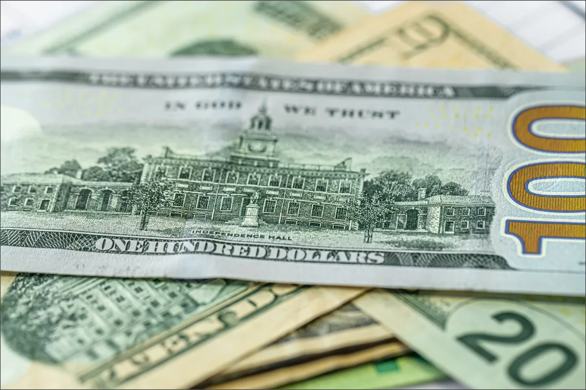 El dólar mayorista tuvo una leve suba y se consolidó por encima de los $1500
