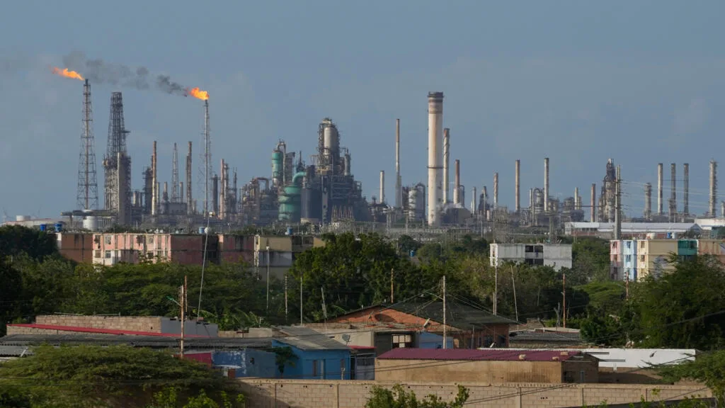 L'accord annoncé par Donald Trump, un «hold-up» sur le pétrole vénézuélien