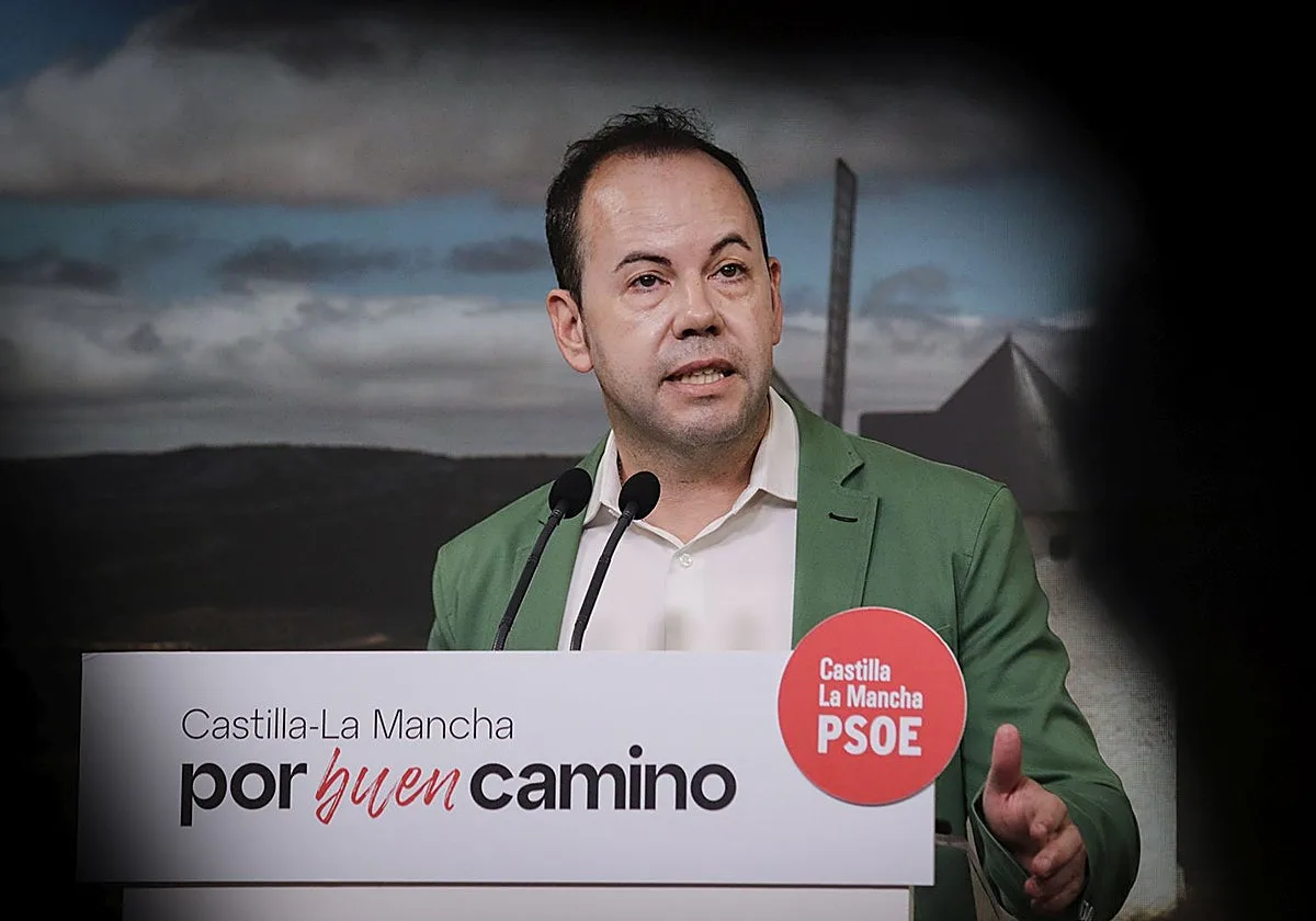 El PSOE acusa a Núñez de estar «poco preparado para la política» y le pide que estudie más