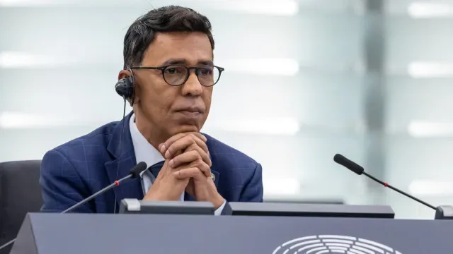 Portugal não é obrigado a centralizar fundos europeus, diz eurodeputado