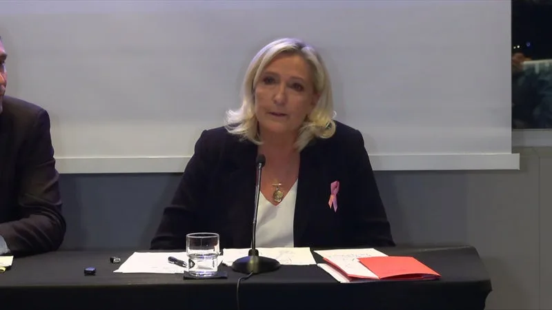Marine Le Pen estime que Richard Ferrand "doit quitter la tête" du Conseil constitutionnel après avoir balayé sa proposition de recourir au référendum pour réviser la Constitution