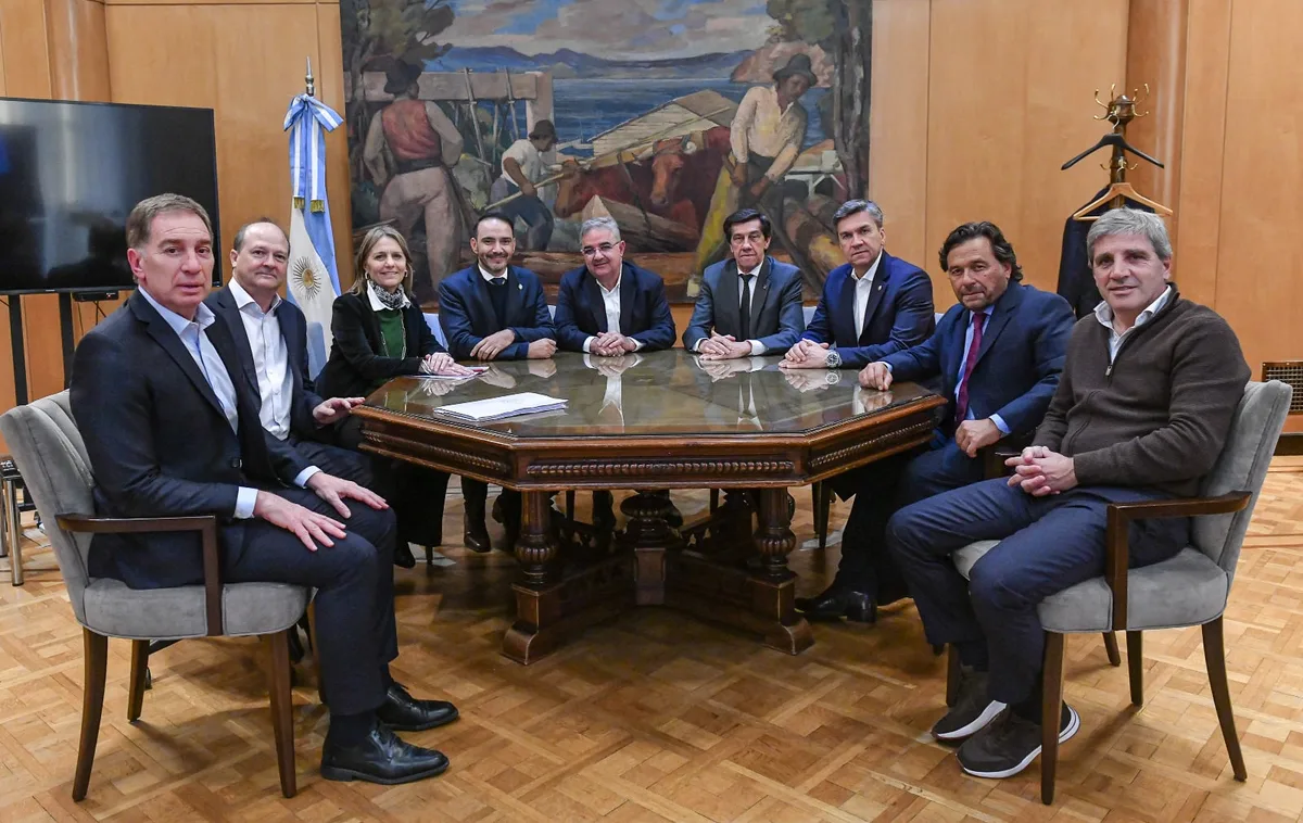 Santilli y Caputo avanzaron en un acuerdo con los gobernadores del Norte para que apoyen la ley de zonas frías en el Senado