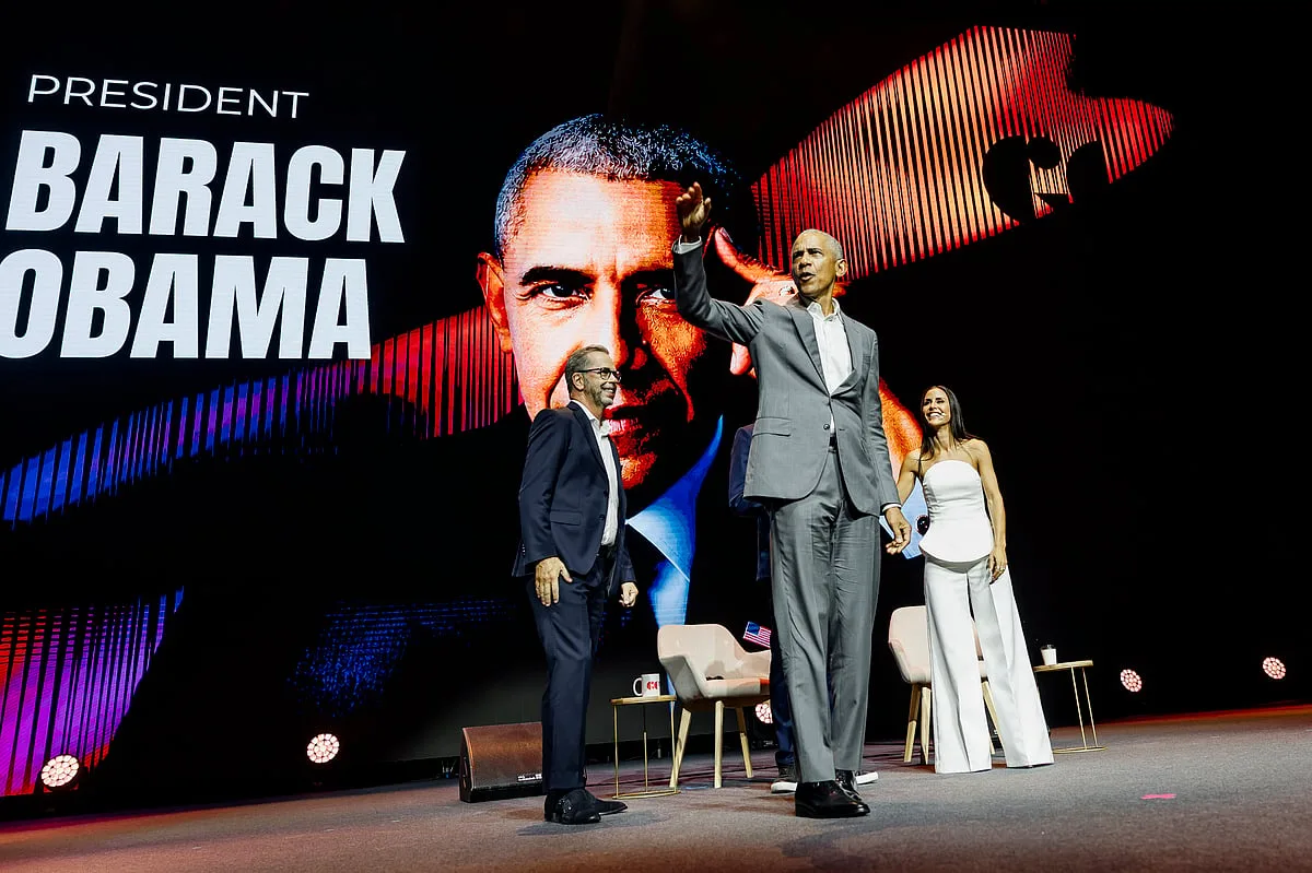 Obama em Lisboa: "Precisamos de mais líderes jovens porque os velhos não sabem como usar o telemóvel"
