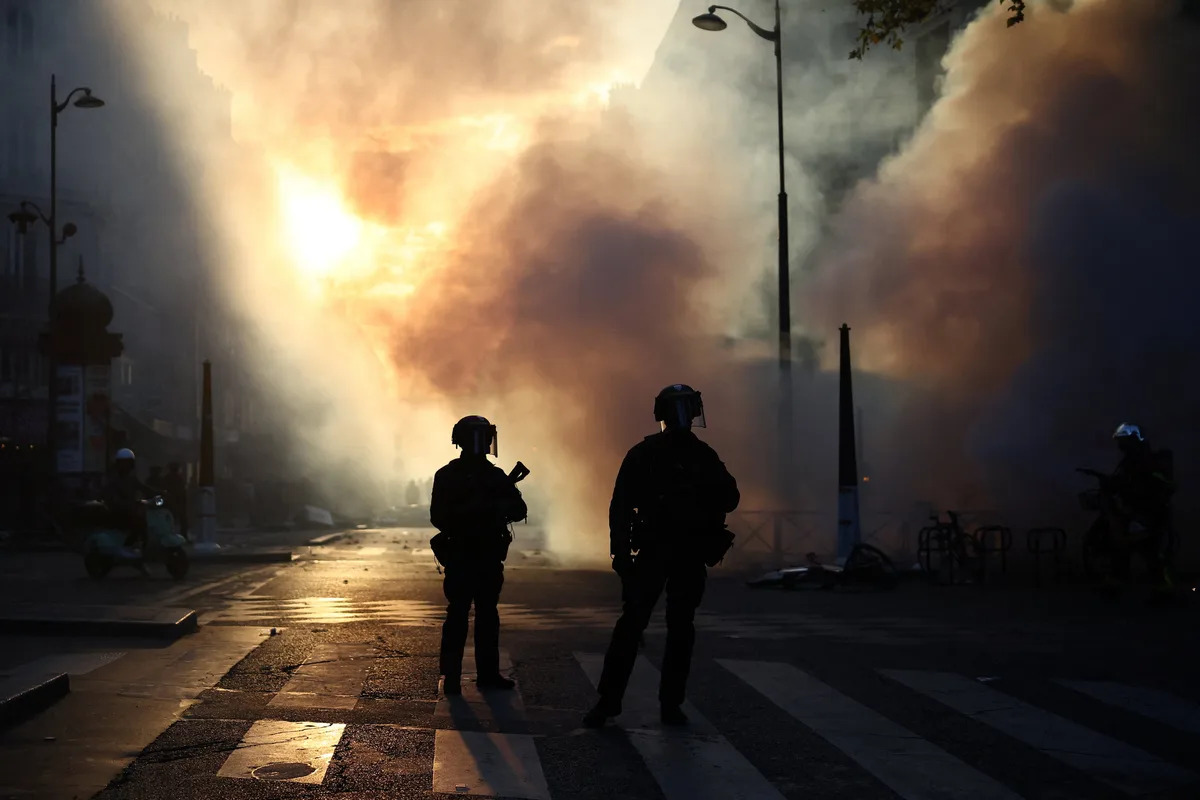 La France face au chaos : quand la politique n’est (malheureusement) plus la solution