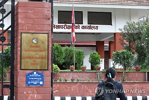 네팔 대홍수 13일째 애도의 날…관공서에 조기·학교서도 추모