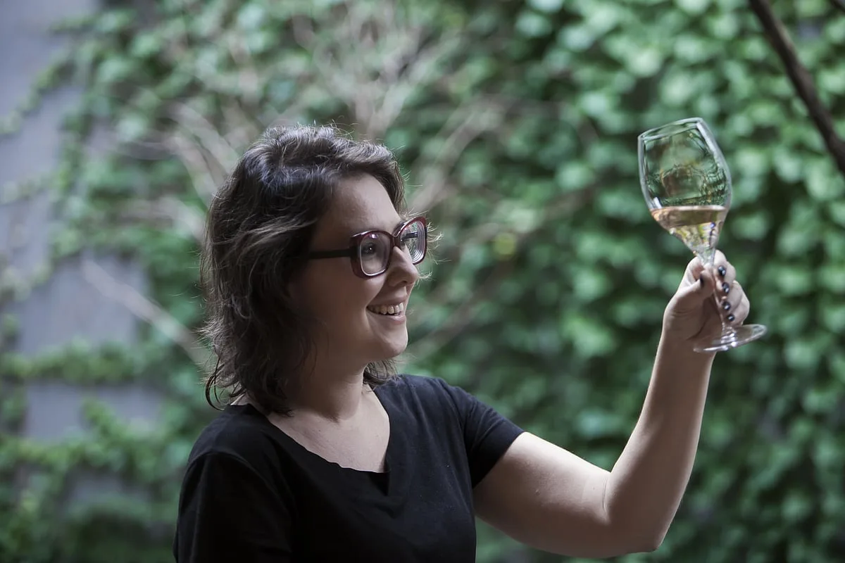 Brasileira vai representar Portugal em premiação internacional de vinhos