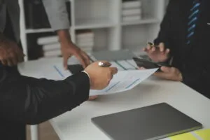 Notificação de retirada autoriza sócios a optar por dissolução total da empresa