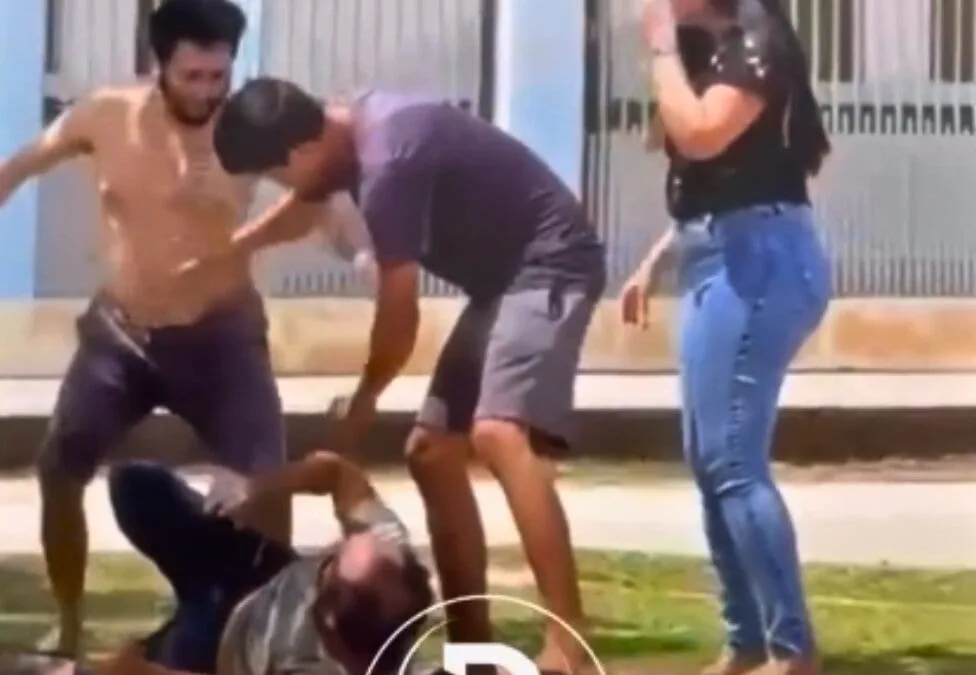 Vídeo mostra filho espancando o pai após suposta agressão contra avó