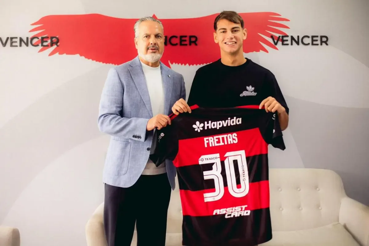 Flamengo anuncia a contratação do argentino Joaquín Freitas