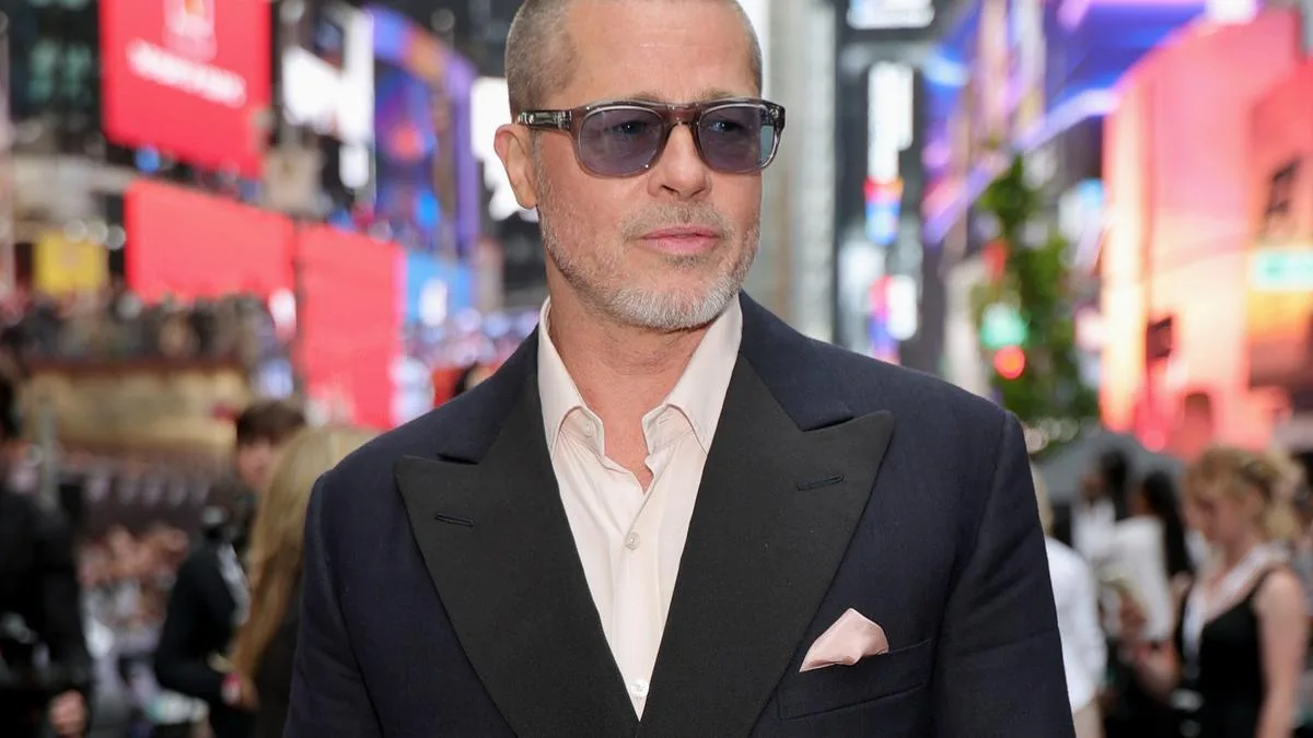 How did Brad Pitt fool a delivery driver who recognised him?