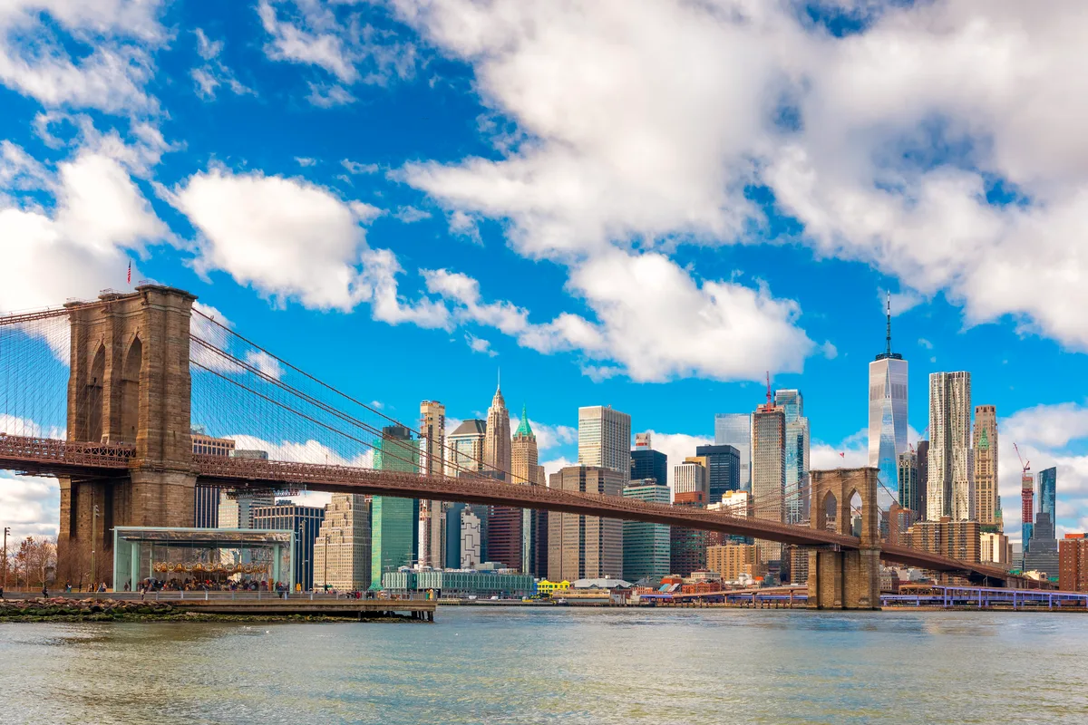 Un revés judicial deja en vilo el impuesto a casas de lujo en Nueva York