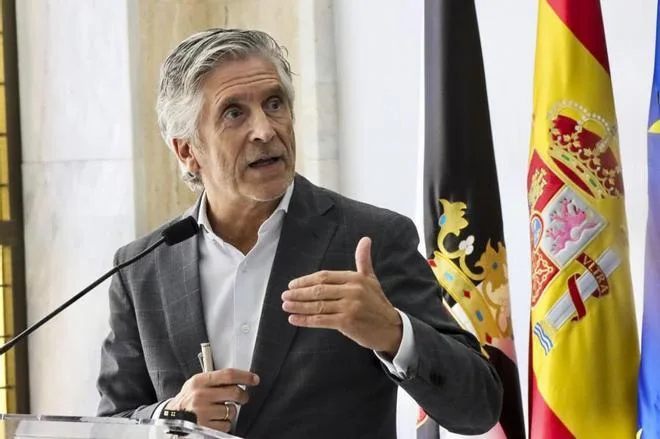 Marlaska anuncia el refuerzo de las fronteras de Ceuta y Melilla con más pelotones de antidisturbios