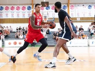 « Je ne me suis jamais entraîné comme ça » : Lynn Kidd se met dans le dur pour apprendre la méthode Cholet Basket