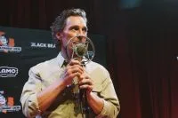Matthew McConaughey diz que não quer filhos “exatamente como ele”; entenda
