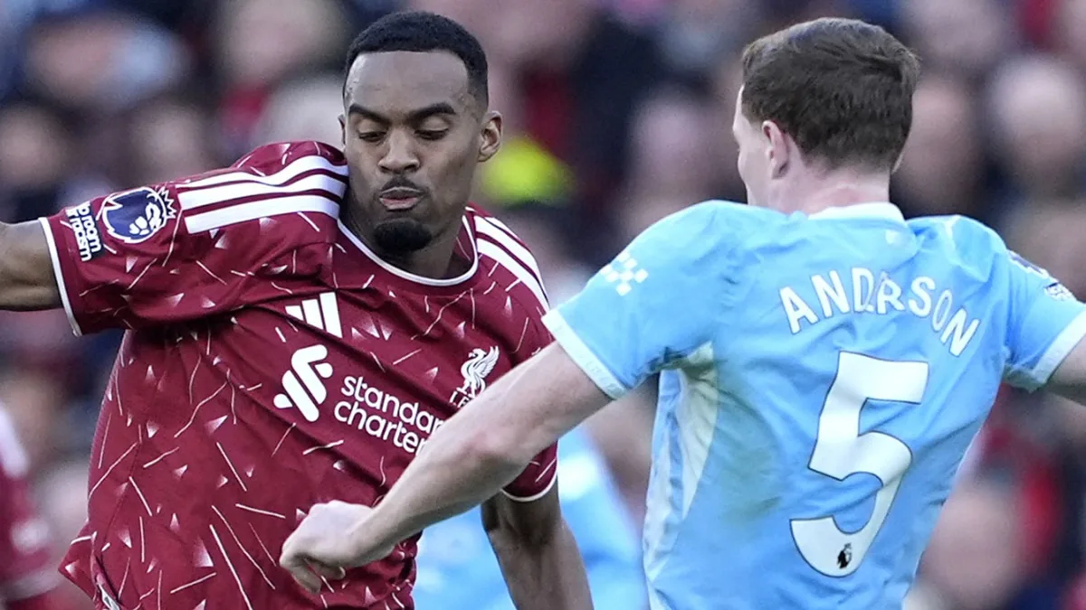 'Barely a foul' - Carra criticises 'shocking' Gravenberch red card decision