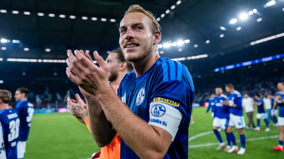 Wegen Dortmund - Schalke-Kapitän scherzt bei Platzwahl: „Asozial!“