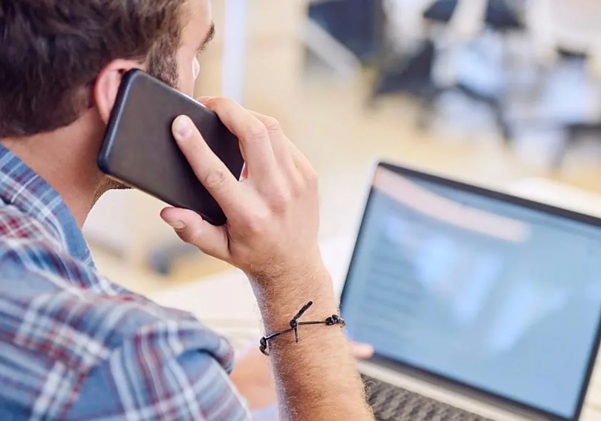 ¿Qué pasa si uso el móvil de la empresa para uso personal? Riesgos que debes conocer