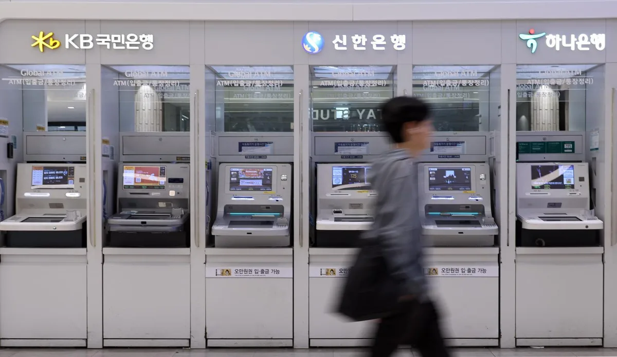 AI 해킹 비상인데 정보보호 예산 줄인 신한은행…비중도 5대 은행 중 최저