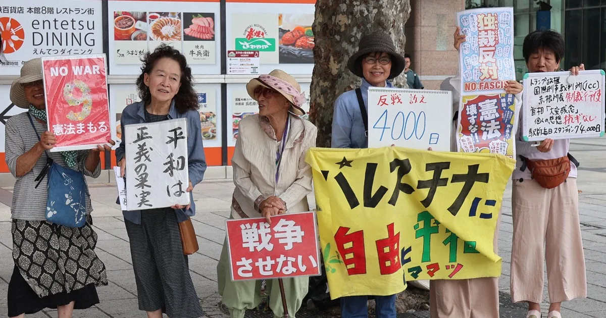 浜松駅前で平和の実現訴え4000日 「次世代に健全な社会を」