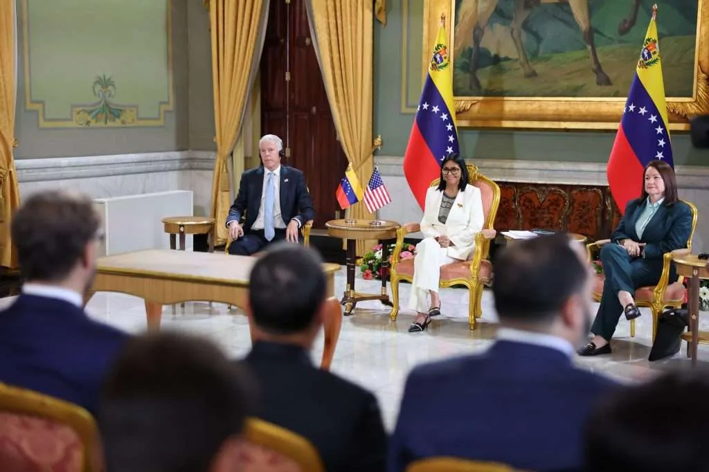 Venezuela firma nuevos acuerdos con Chevron y Eni