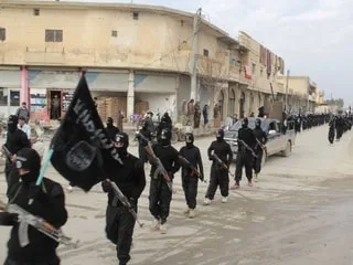 Soupçonné d’être un bourreau de l’État islamique, un ex-jihadiste français jugé à Paris
