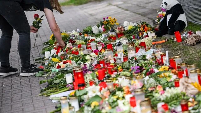 Große Trauer: Gedenken nach der Gewalt: Trauer um zwei Tote in Brandenburg