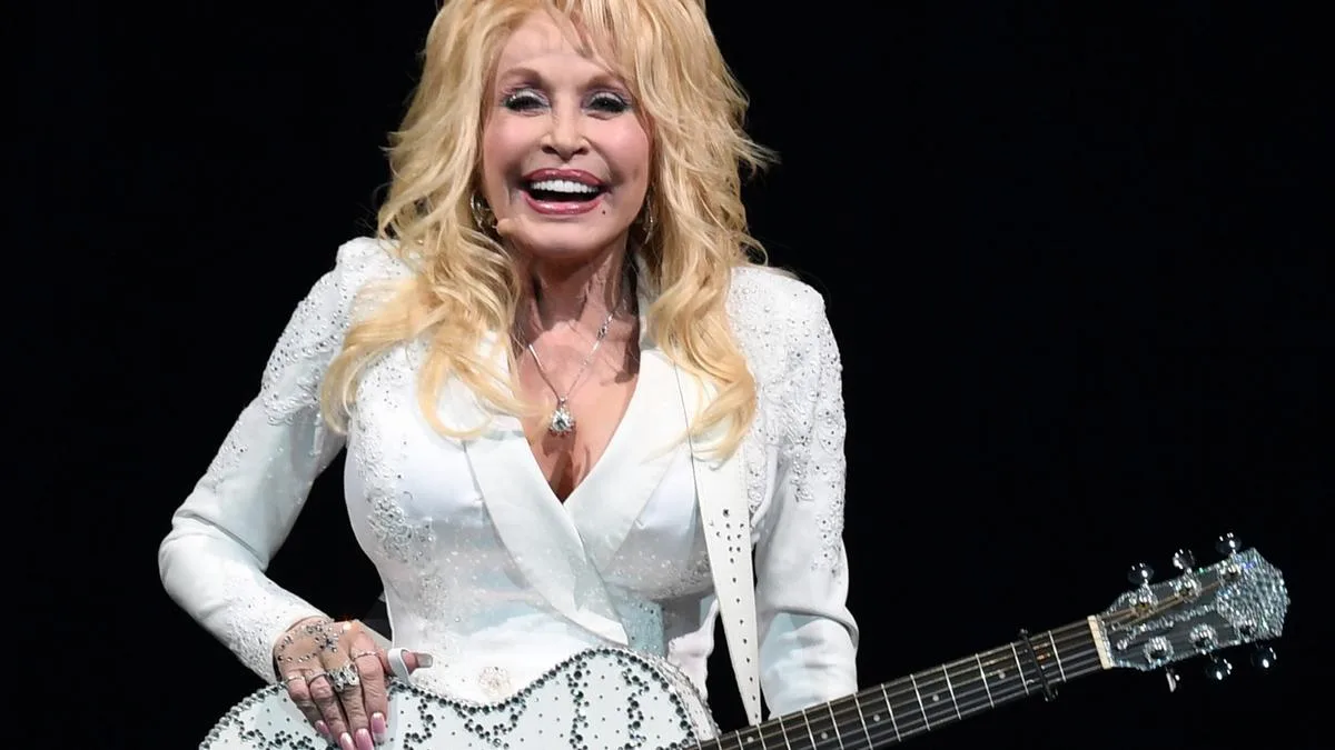 Petition to rename Nashville International Airport to Dolly Parton International Airport gets over 100,000 signatures