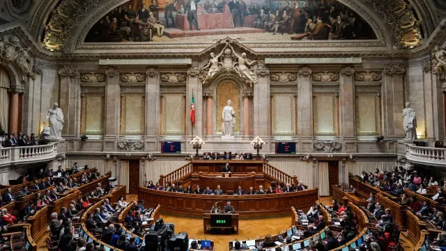 "Racista, aldrabão": Insultos entre deputados chegam à Transparência