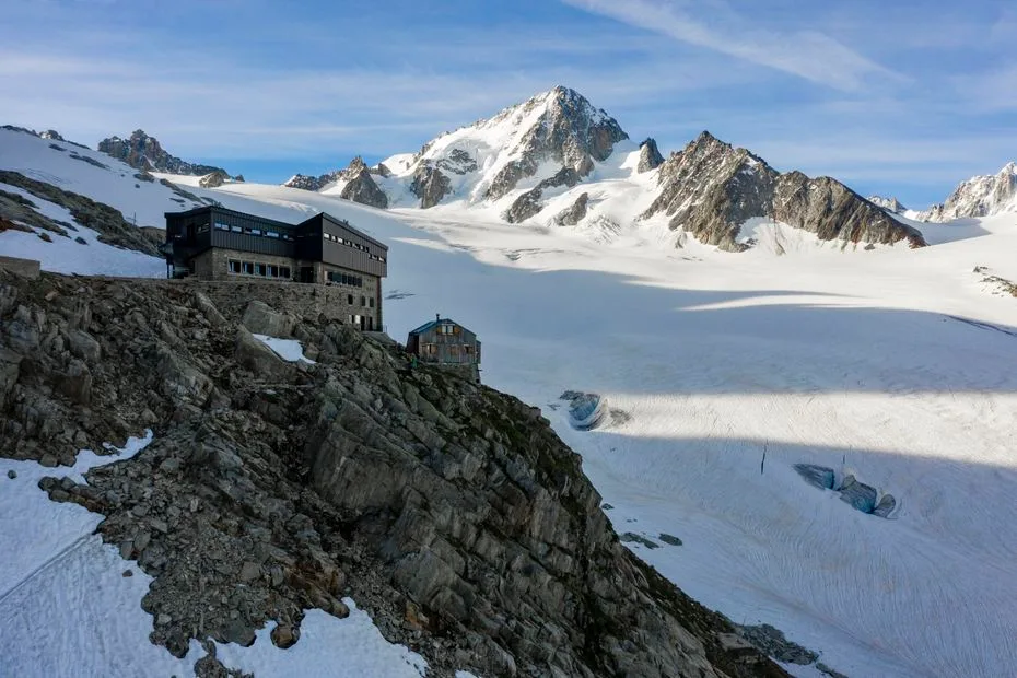 Un alpiniste français de 26 ans meurt après une chute de pierres dans le massif du Mont-Blanc