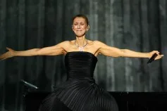 Céline Dion Hops Atop a Car to Sing With Crowd of Fans in Paris