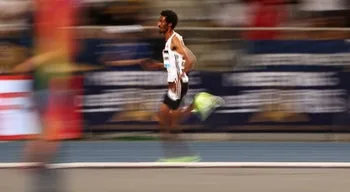 Yomif Kejelcha bate recorde do mundo da meia-maratona em Buenos Aires