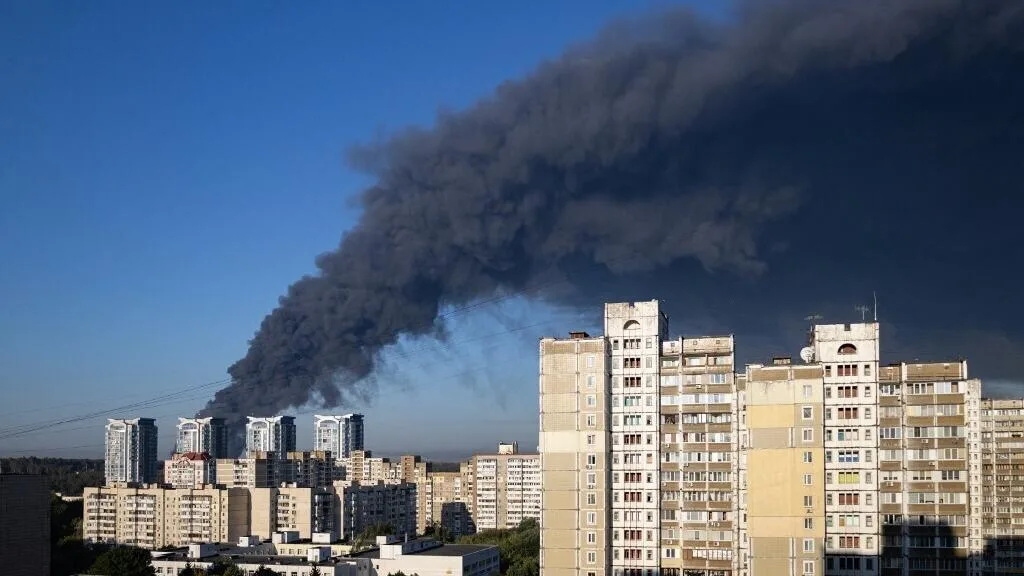 Ukraine: une frappe russe sur un entrepôt près de Kiev fait plus de 30 morts
