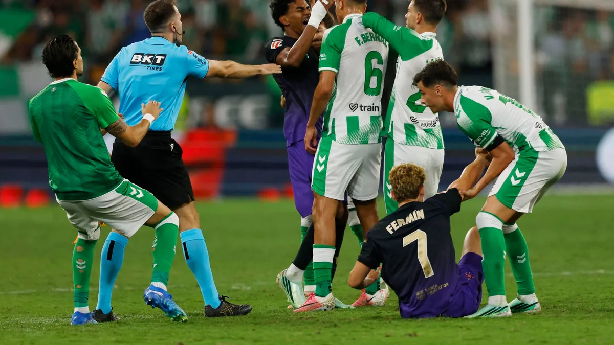 El Barça asalta La Cartuja con mucha polémica y De Burgos Bengoetxea desespera al Betis (2-5)