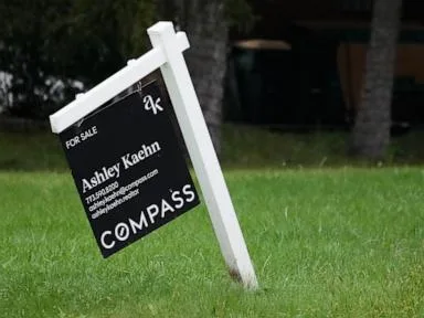 Mortgage rates climb for 5th straight week, pushing average rate on a 30-year home loan above 7%