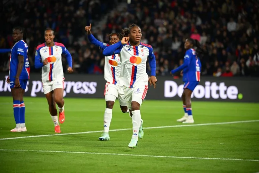 OL Lyonnes s'impose largement lors du choc de la cinquième journée contre le PSG et trône au sommet de l'Arkema Première Ligue