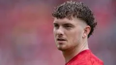 Valencia sign Liverpool's Elliott on loan